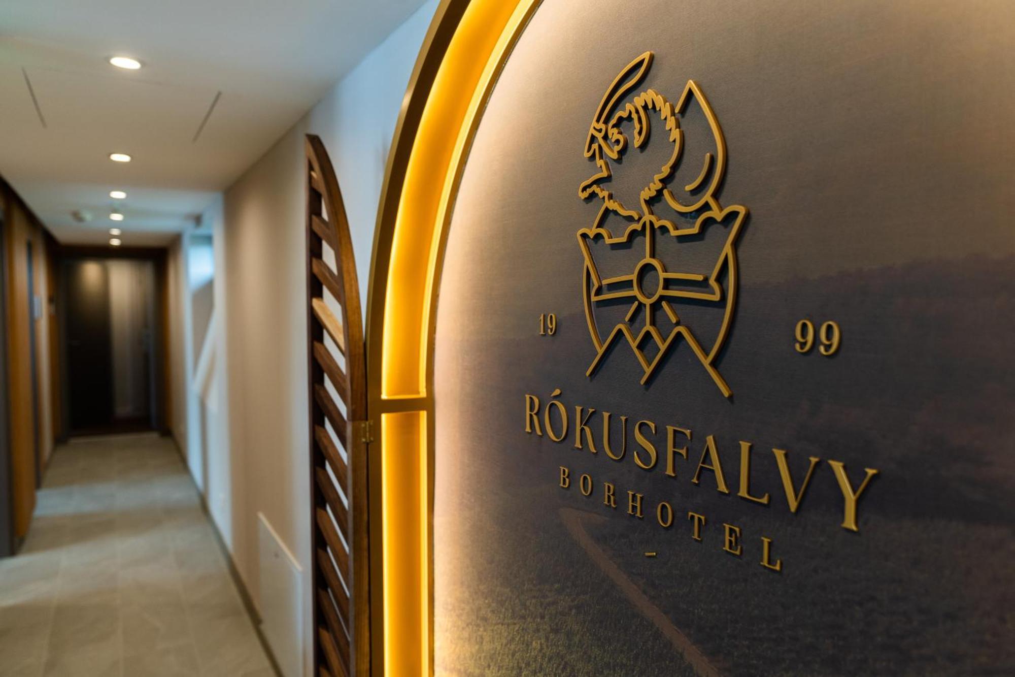 Rokusfalvy Borhotel Es Fogado Etyek Esterno foto
